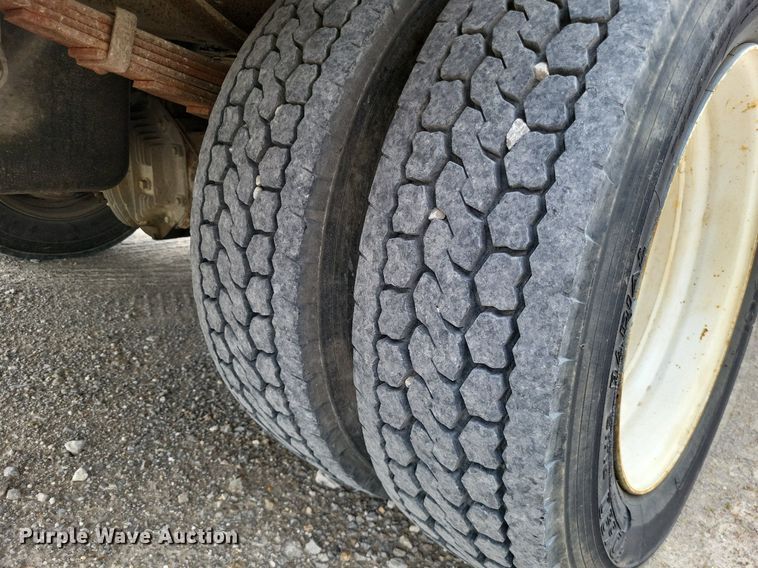 image for item LR9234 1999 Ford F450 Super Duty  utility / service truck