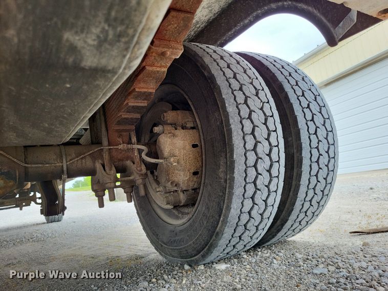 image for item LR9234 1999 Ford F450 Super Duty  utility / service truck