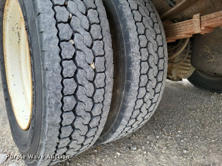 image for item LR9234 1999 Ford F450 Super Duty  utility / service truck