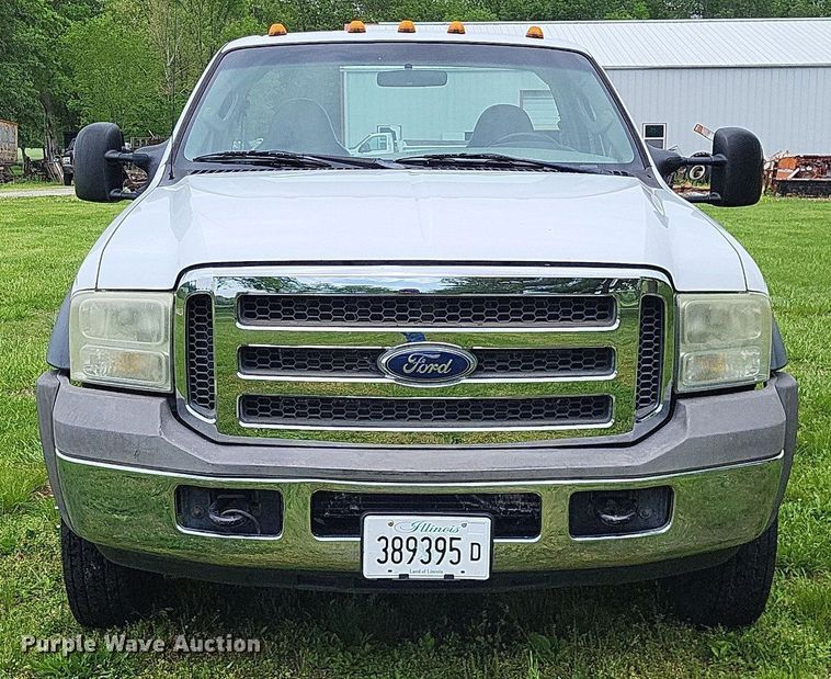 image for item LR9243 2005 Ford F550 Super Duty XL  truck cab and chassis