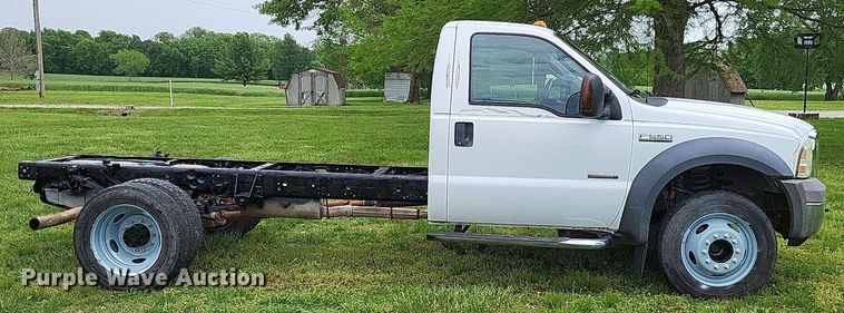 image for item LR9243 2005 Ford F550 Super Duty XL  truck cab and chassis
