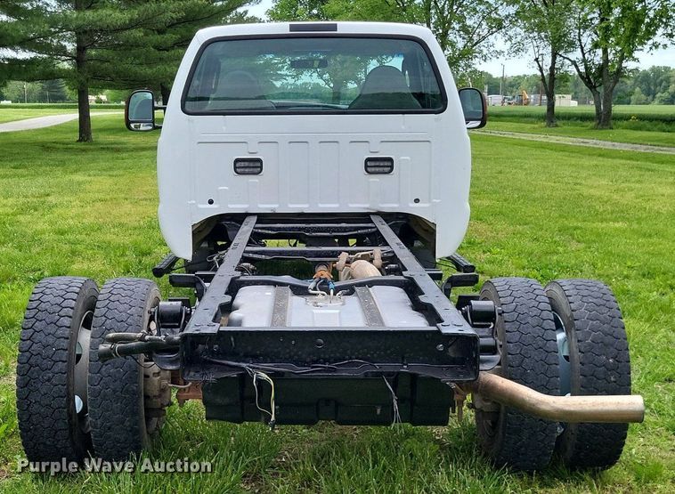 image for item LR9243 2005 Ford F550 Super Duty XL  truck cab and chassis