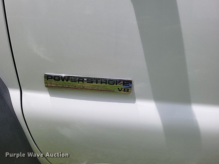 image for item LR9243 2005 Ford F550 Super Duty XL  truck cab and chassis