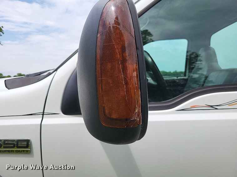 image for item LR9243 2005 Ford F550 Super Duty XL  truck cab and chassis