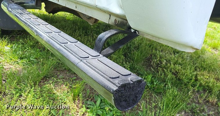 image for item LR9243 2005 Ford F550 Super Duty XL  truck cab and chassis