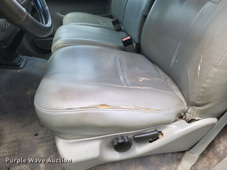 image for item LR9243 2005 Ford F550 Super Duty XL  truck cab and chassis