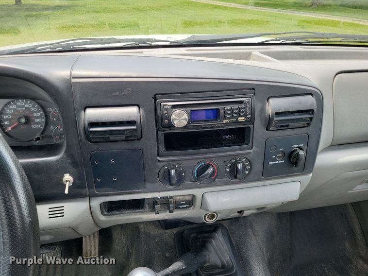 image for item LR9243 2005 Ford F550 Super Duty XL  truck cab and chassis