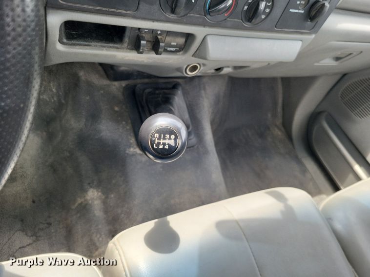 image for item LR9243 2005 Ford F550 Super Duty XL  truck cab and chassis