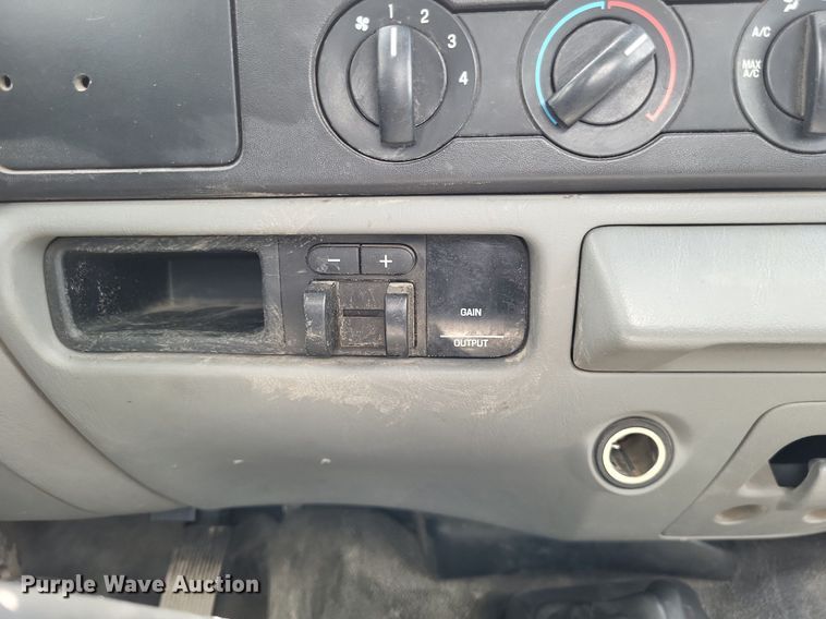 image for item LR9243 2005 Ford F550 Super Duty XL  truck cab and chassis