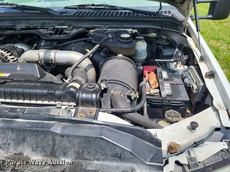 image for item LR9243 2005 Ford F550 Super Duty XL  truck cab and chassis