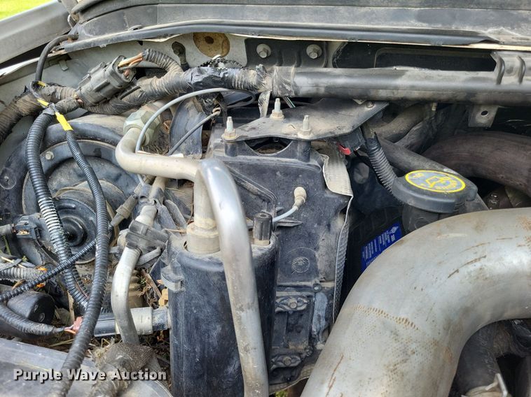 image for item LR9243 2005 Ford F550 Super Duty XL  truck cab and chassis