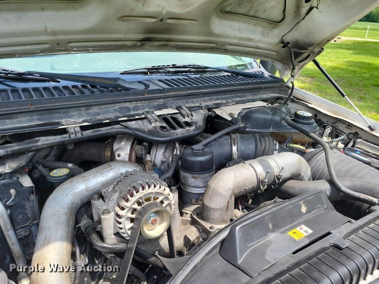 image for item LR9243 2005 Ford F550 Super Duty XL  truck cab and chassis