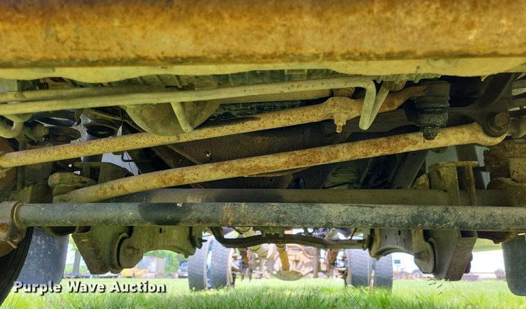 image for item LR9243 2005 Ford F550 Super Duty XL  truck cab and chassis