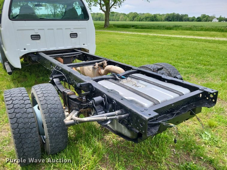 image for item LR9243 2005 Ford F550 Super Duty XL  truck cab and chassis