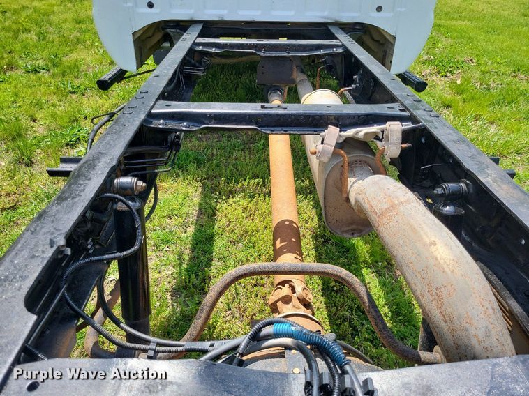 image for item LR9243 2005 Ford F550 Super Duty XL  truck cab and chassis