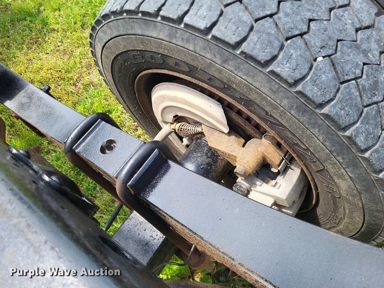 image for item LR9243 2005 Ford F550 Super Duty XL  truck cab and chassis