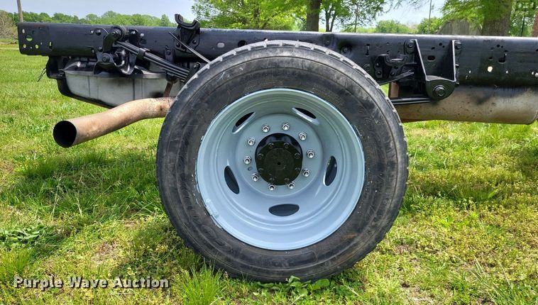 image for item LR9243 2005 Ford F550 Super Duty XL  truck cab and chassis