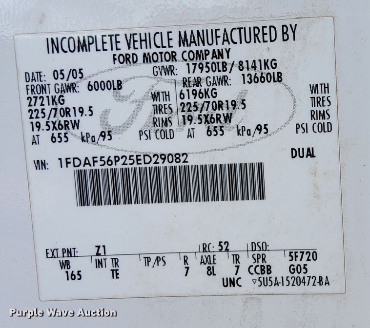 image for item LR9243 2005 Ford F550 Super Duty XL  truck cab and chassis