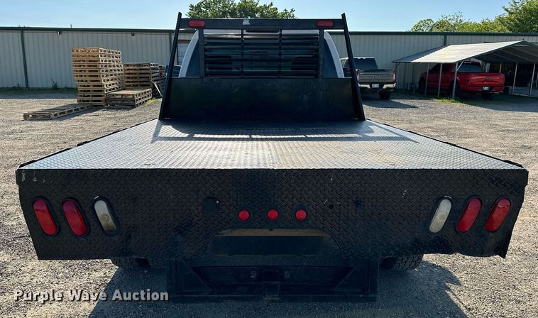 image for item LR9762 2004 Chevrolet Silverado 3500  flatbed pickup truck