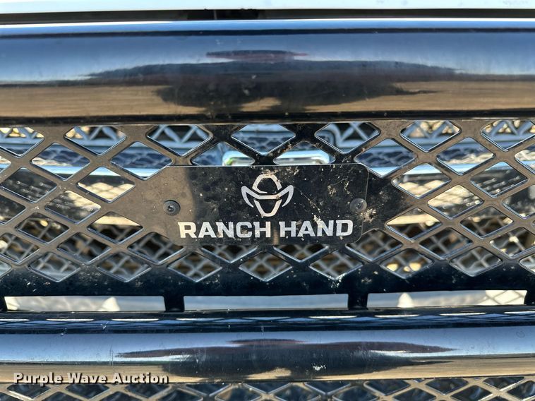 image for item LR9762 2004 Chevrolet Silverado 3500  flatbed pickup truck