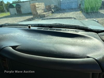 image for item LR9762 2004 Chevrolet Silverado 3500  flatbed pickup truck