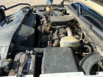 image for item LR9762 2004 Chevrolet Silverado 3500  flatbed pickup truck