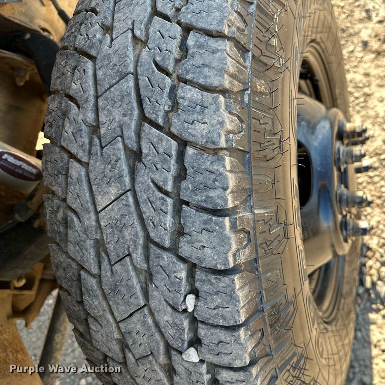 image for item LR9762 2004 Chevrolet Silverado 3500  flatbed pickup truck