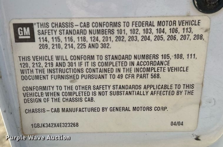 image for item LR9762 2004 Chevrolet Silverado 3500  flatbed pickup truck