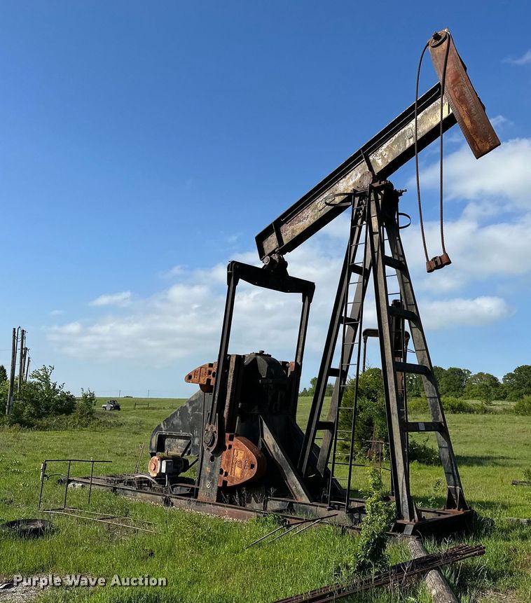 image for item LR9784 Vulcan R160  pump jack