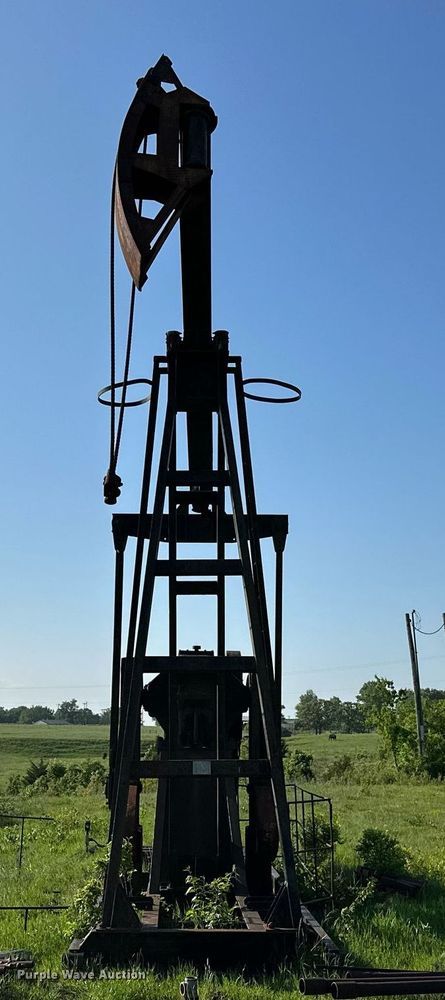 image for item LR9784 Vulcan R160  pump jack