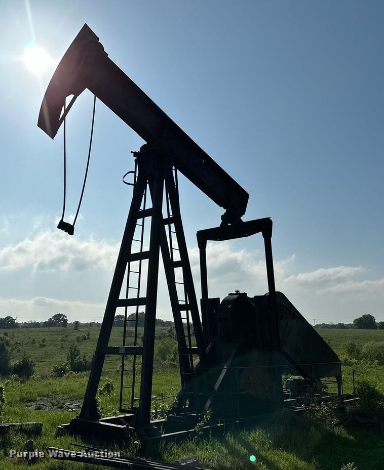 image for item LR9784 Vulcan R160  pump jack