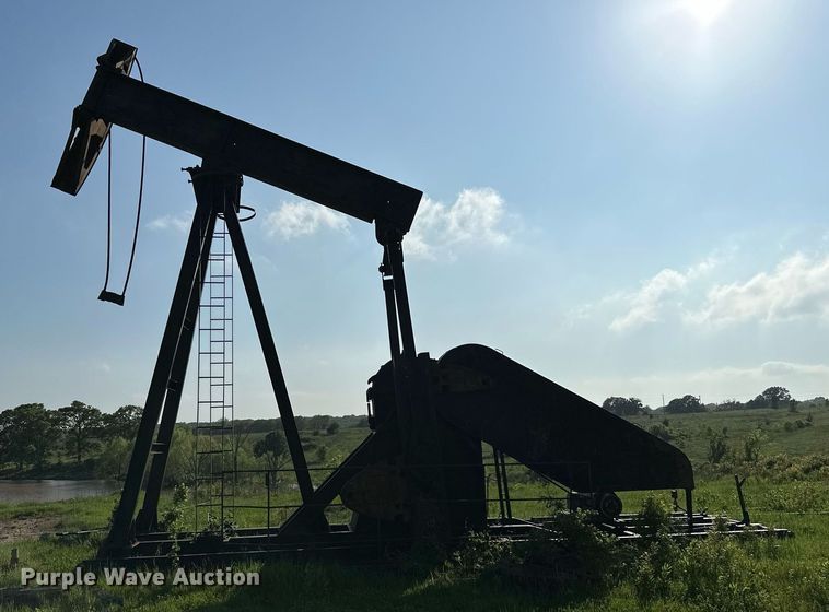 image for item LR9784 Vulcan R160  pump jack