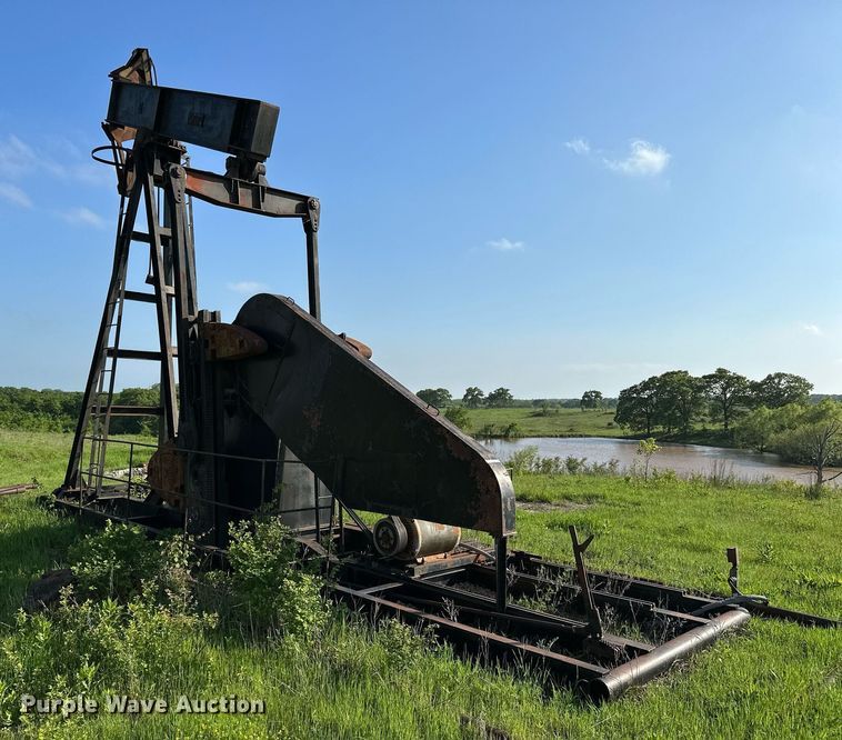 image for item LR9784 Vulcan R160  pump jack