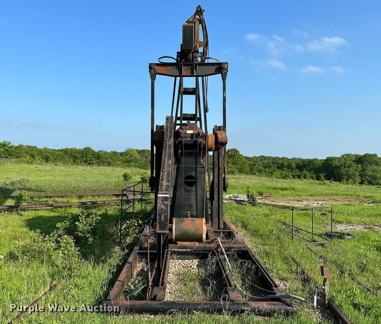 image for item LR9784 Vulcan R160  pump jack