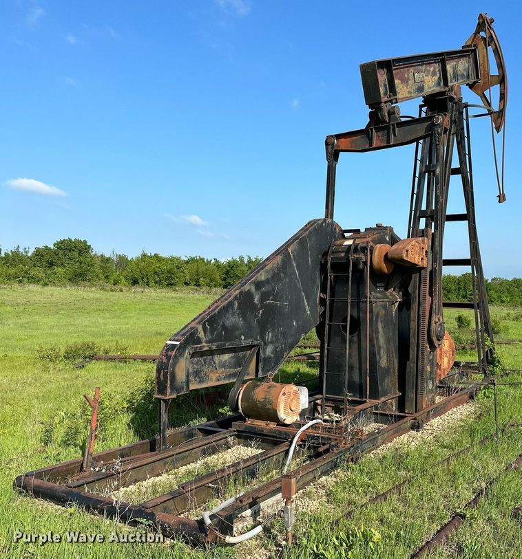 image for item LR9784 Vulcan R160  pump jack