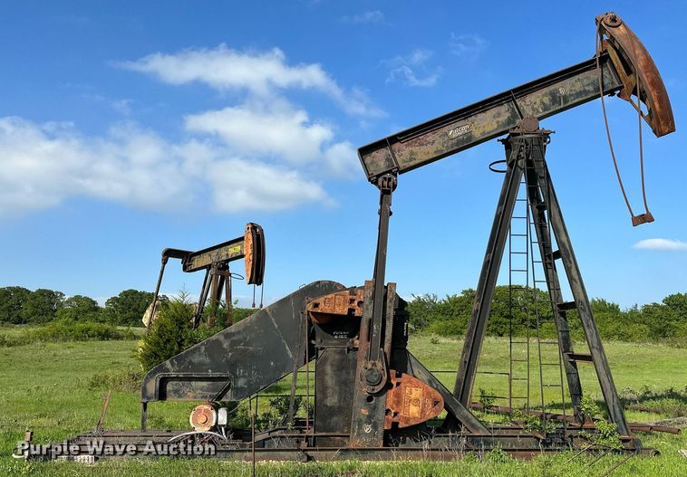 image for item LR9784 Vulcan R160  pump jack