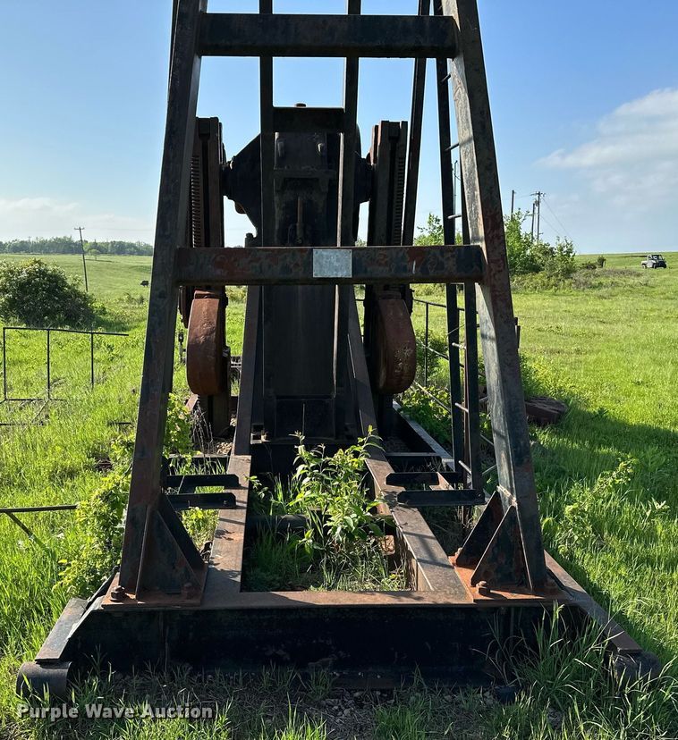 image for item LR9784 Vulcan R160  pump jack