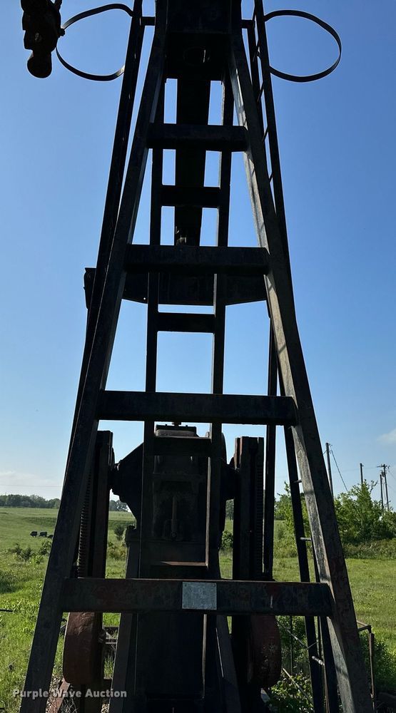 image for item LR9784 Vulcan R160  pump jack