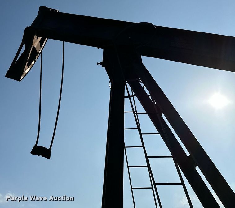 image for item LR9784 Vulcan R160  pump jack