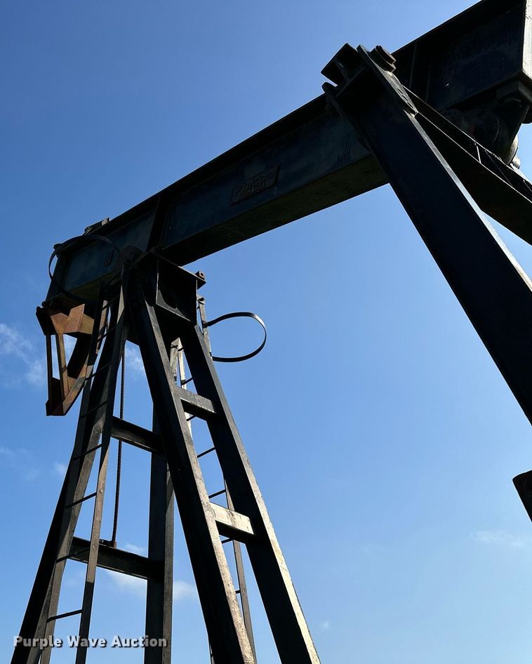 image for item LR9784 Vulcan R160  pump jack