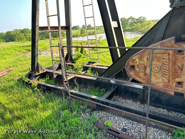 image for item LR9784 Vulcan R160  pump jack