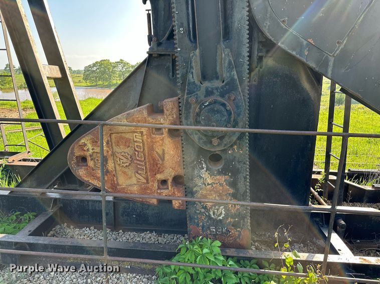 image for item LR9784 Vulcan R160  pump jack