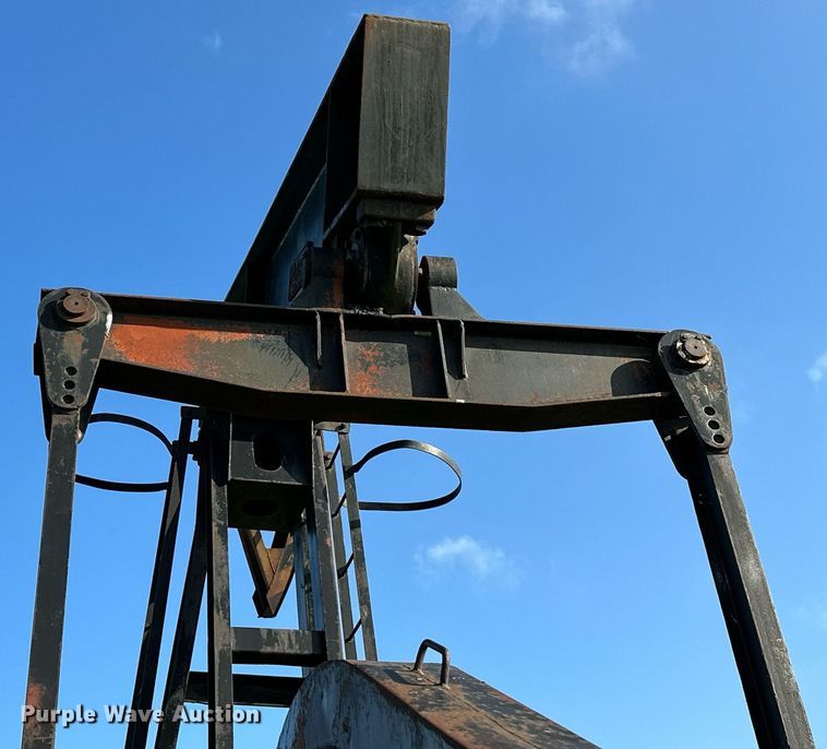 image for item LR9784 Vulcan R160  pump jack