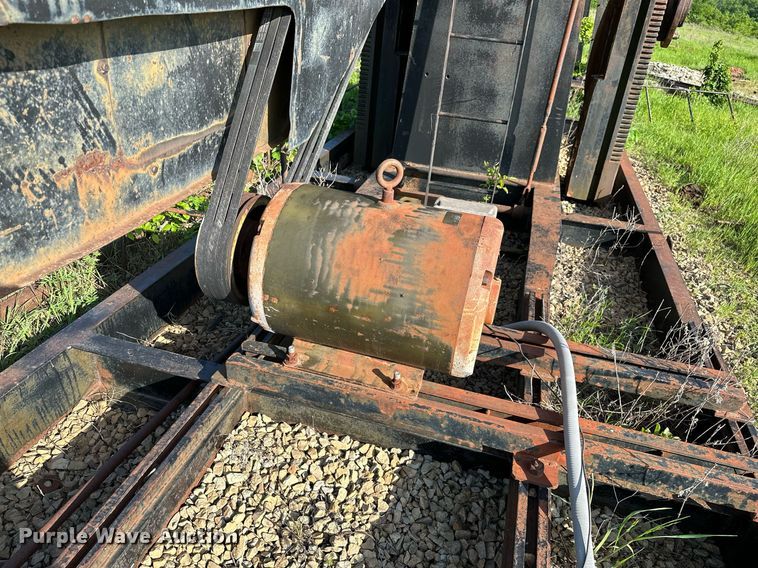 image for item LR9784 Vulcan R160  pump jack