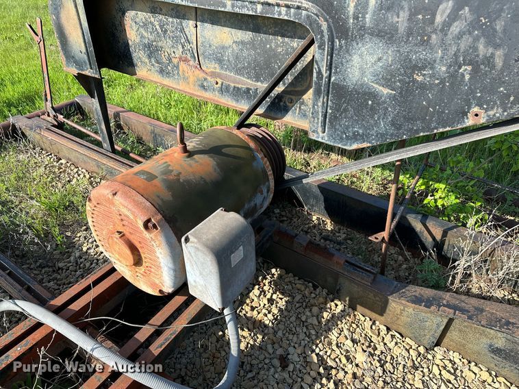 image for item LR9784 Vulcan R160  pump jack