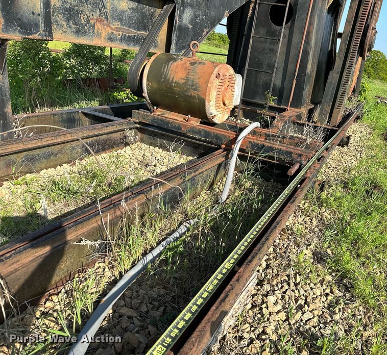 image for item LR9784 Vulcan R160  pump jack