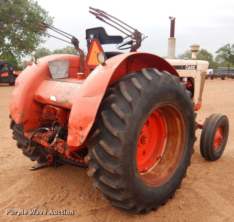 image for item LT9777 Case 930 Comfort King  tractor