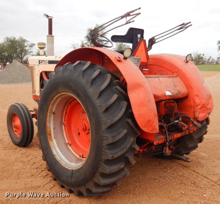 image for item LT9777 Case 930 Comfort King  tractor