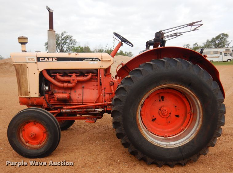 image for item LT9777 Case 930 Comfort King  tractor