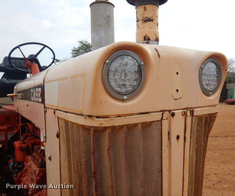 image for item LT9777 Case 930 Comfort King  tractor